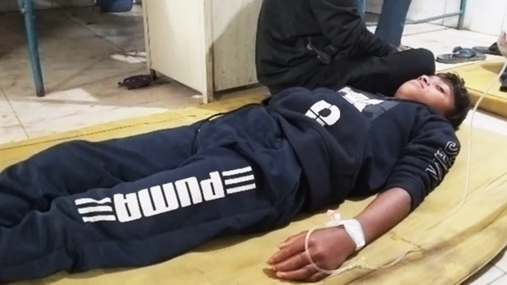 কীটনাশক মেশানো পানি পান করে একই পরিবারের ৩ জন হাসপাতালে