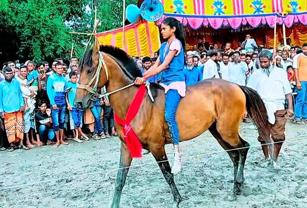 জীবিকার একমাত্র অবলম্বন ঘোড়ার মৃত্যুতে দিশেহারা হালিমার পরিবার