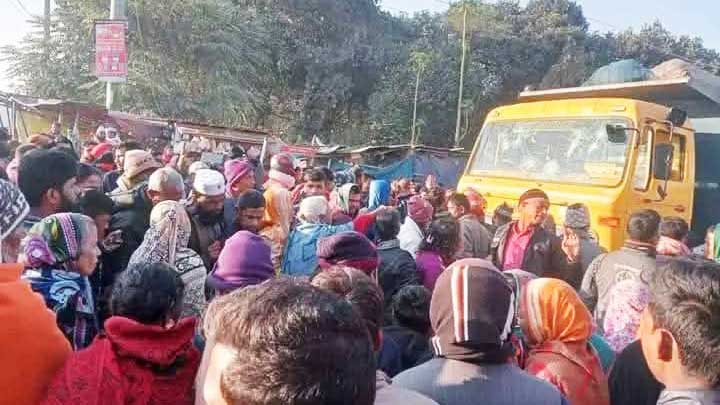 নীলফামারীতে মোটরসাইকেলে ট্রাকের ধাক্কা, ইপিজেডের নারী কর্মী নিহত