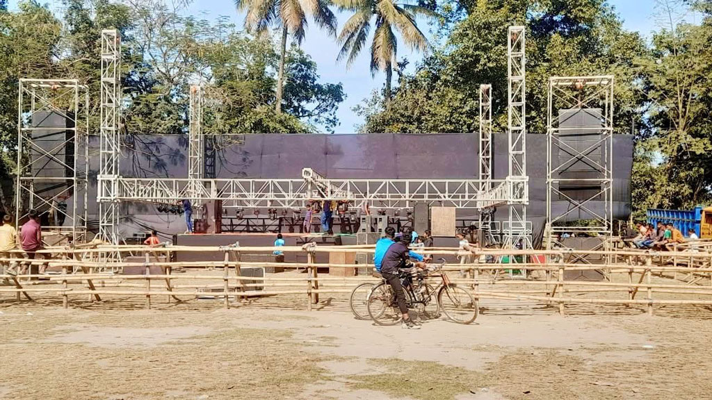 ‘নারায়ে তাকবির’ স্লোগান দিয়ে নীলফামারীতে অনুষ্ঠানের মঞ্চ ভাঙচুর