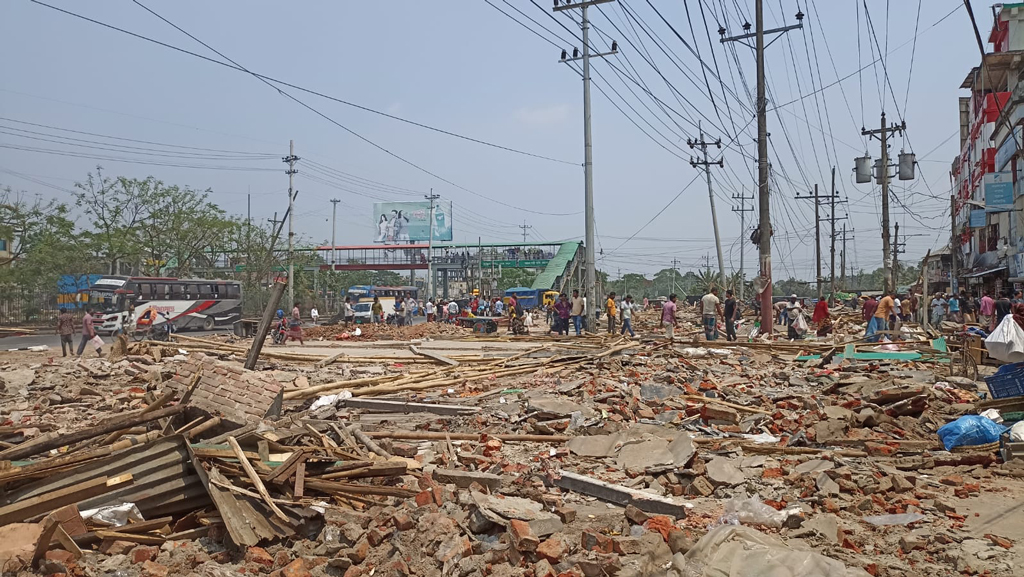 বুড়িচংয়ে ৪ শতাধিক অবৈধ স্থাপনা উচ্ছেদ