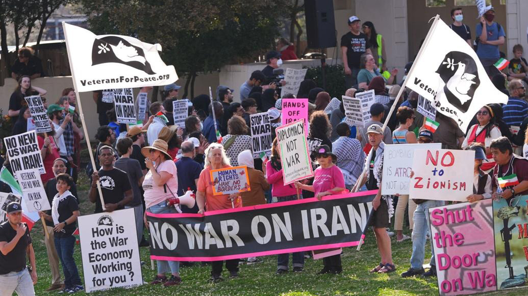 ইরানে হামলার বিপক্ষে যুক্তরাষ্ট্রের ৭৫ শতাংশ মানুষ: রয়টার্সের জরিপ