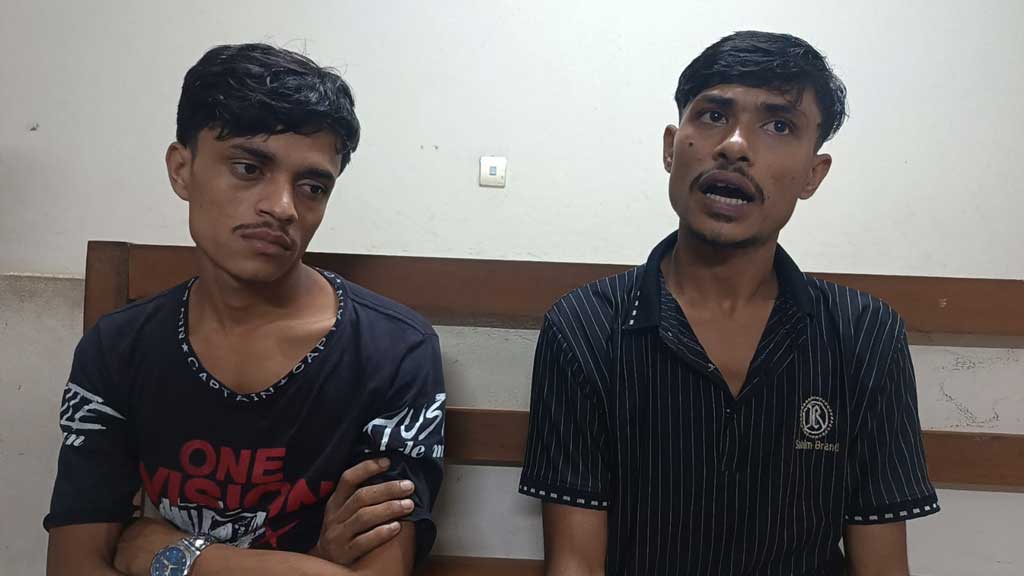 নোয়াখালীতে চুরি হওয়া ট্রান্সফরমারসহ দুজনকে আটকে পুলিশে দিলেন স্থানীয়রা
