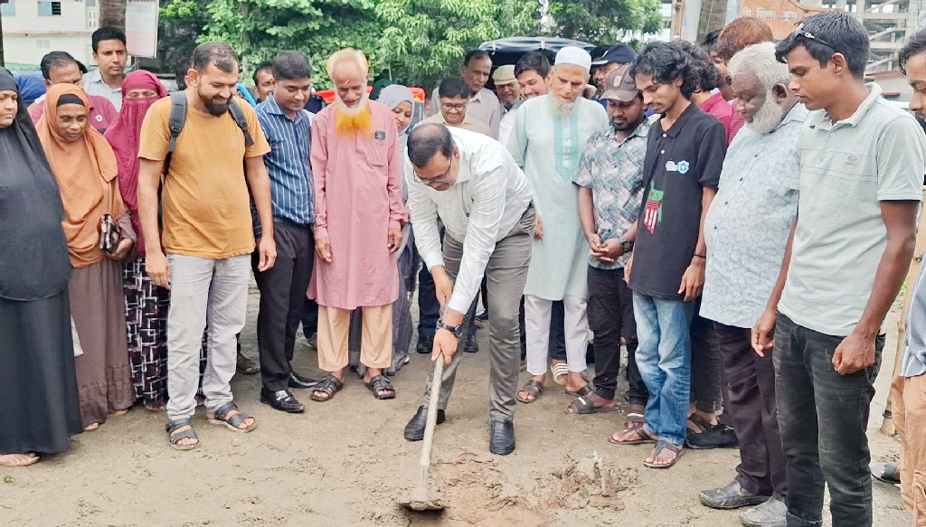 নওগাঁয় ‘জুলাই স্মৃতিস্তম্ভ’ নির্মাণের কাজ শুরু