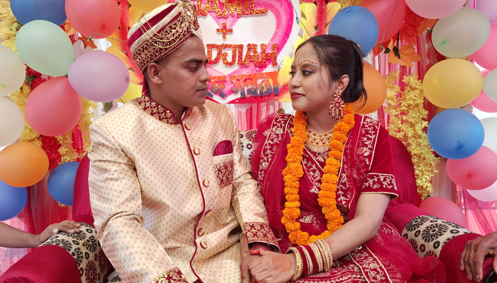 প্রেমের টানে মালয়েশিয়ান তরুণী নওগাঁয়