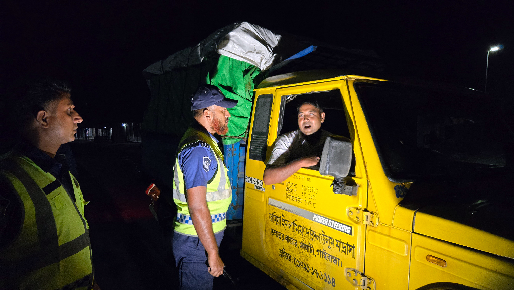 ৮ মাসে গ্রেপ্তার ৪৬ ডাকাত: নওগাঁ-চাঁপাইনবাবগঞ্জ সড়কে স্বস্তি