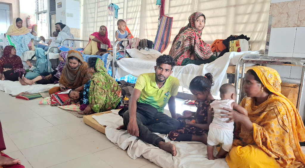 নওগাঁয় বেড়েছে হামের প্রাদুর্ভাব, চিকিৎসাসেবা নিয়ে অসন্তোষ