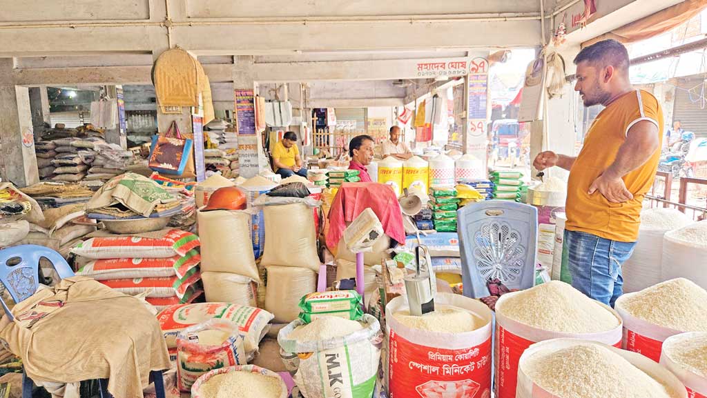 নওগাঁ: হঠাৎ টালমাটাল চালের বাজার