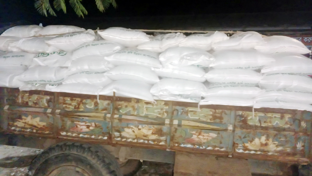 নওগাঁয় ১৩০ বস্তা ডিএপি ও ৩০ বস্তা টিএসপি সার জব্দ