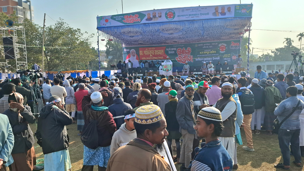 নওগাঁয় জামায়াতের জনসভা, জড়ো হচ্ছেন নেতা-কর্মীরা