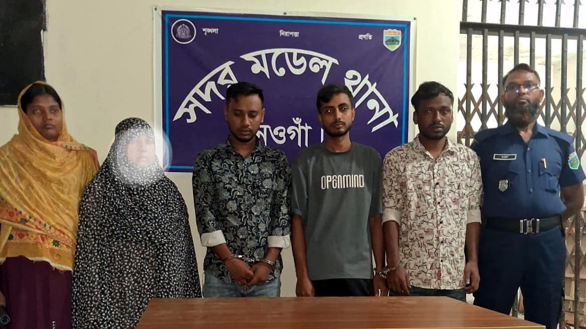 হানিট্র্যাপ চক্রের চার সদস্য গ্রেপ্তার, শিক্ষককে জিম্মি করে টাকা ও চেক নেওয়ার অভিযোগ