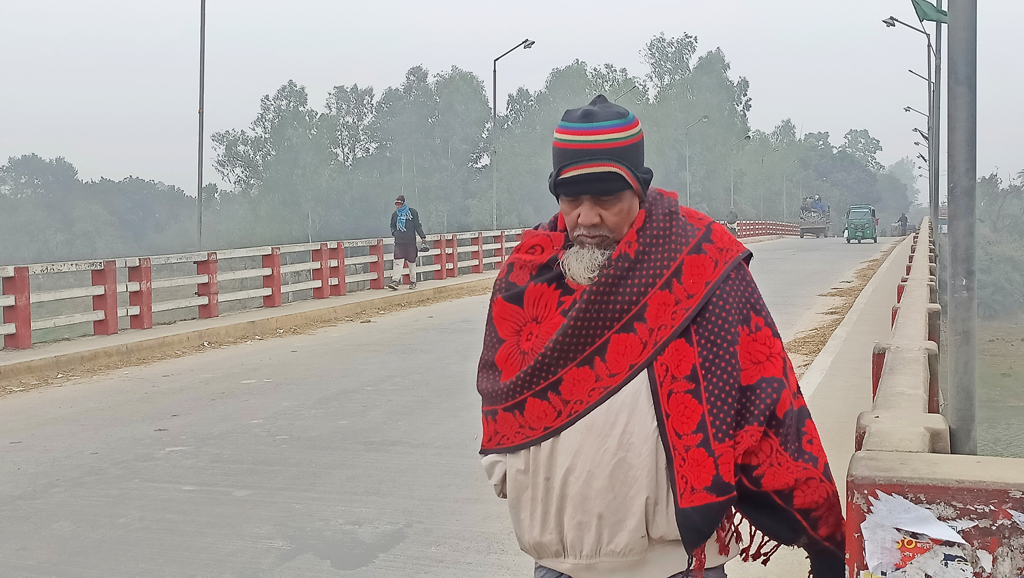 নওগাঁয় তাপমাত্রা নেমে ১০ ডিগ্রিতে, হিমেল হাওয়া কাবু মানুষ