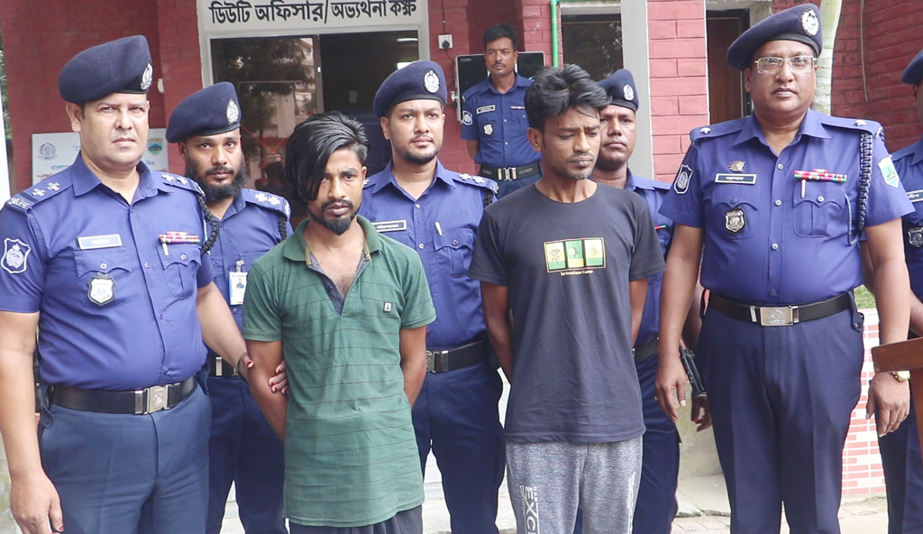 পুরাতন মোবাইল ব্যবসায়ী হত্যাকাণ্ড: দুজন গ্রেপ্তার, উদ্ধার মোটরসাইকেল ও মোবাইল