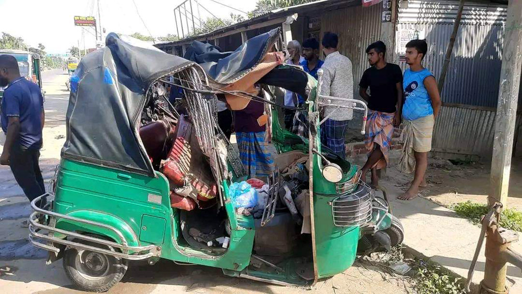 শেরপুরের নকলায় অটোরিকশা-ভ্যান সংঘর্ষে ভাই-বোনসহ নিহত ৪