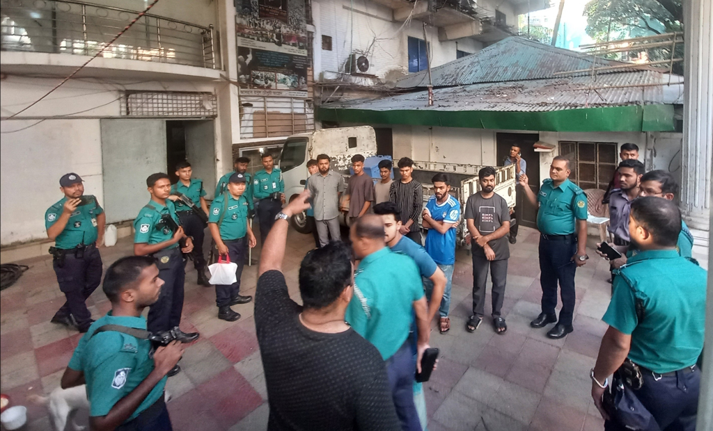 সাবেক শিক্ষামন্ত্রী নওফেলের চট্টগ্রামের বাসায় অভিযান, ৭ জন আটক