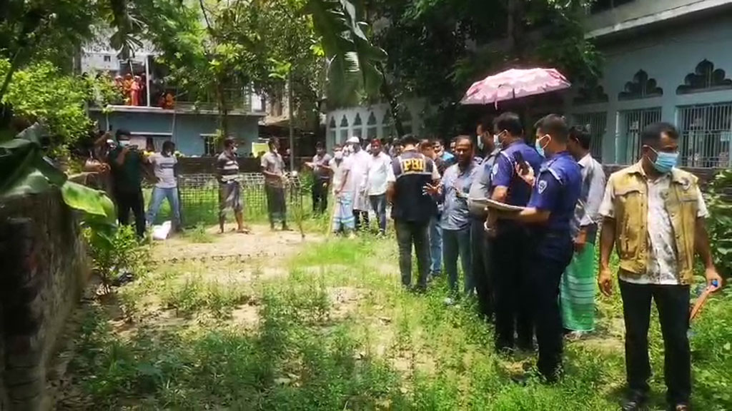 নরসিংদীতে দাফনের ৬ মাস পর সাবেক পৌর কমিশনারের মরদেহ উত্তোলন