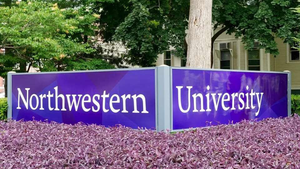 নীতিতে অটল নর্থ ওয়েস্টার্ন বিশ্ববিদ্যালয়, মাথা নোয়াতে হলো ট্রাম্পকে