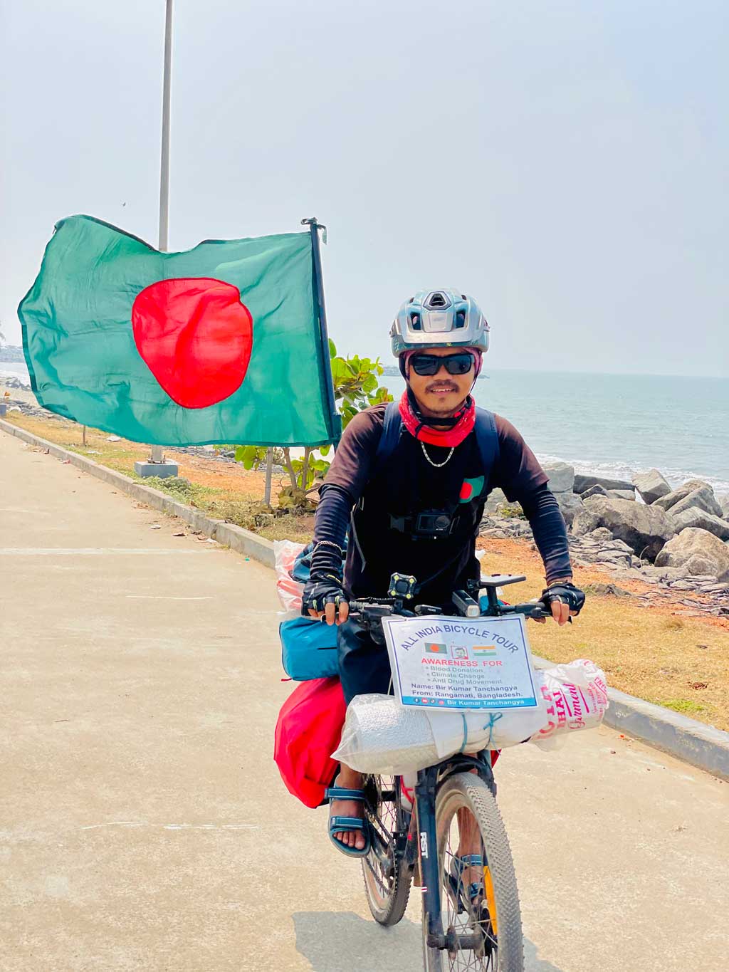 সমুদ্র থেকে হিমালয় কন্যার কাছে: সাইকেলে নেপাল অভিযানে বীর কুমার তনচংগ্যা
