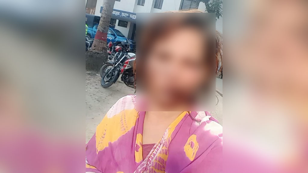 নারী নৃত্যশিল্পীকে চুল কেটে, মুখে কালি মেখে নির্যাতন