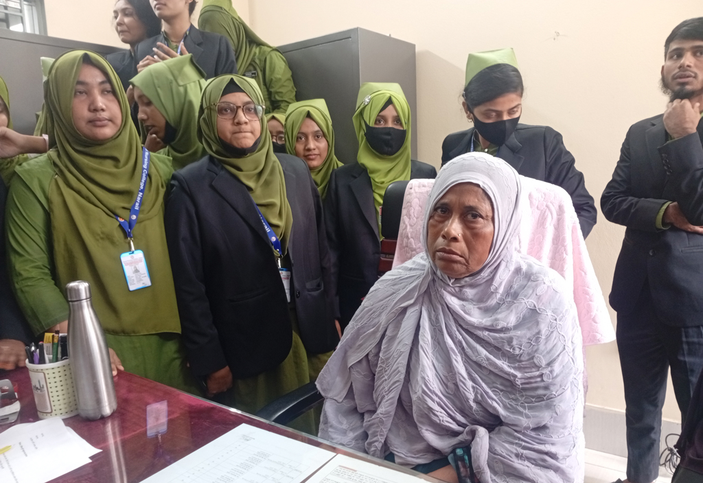 নড়াইল নার্সিং কলেজের অধ্যক্ষ ও প্রশিক্ষককে অবরুদ্ধ করে পদত্যাগপত্রে সই নিলেন শিক্ষার্থীরা