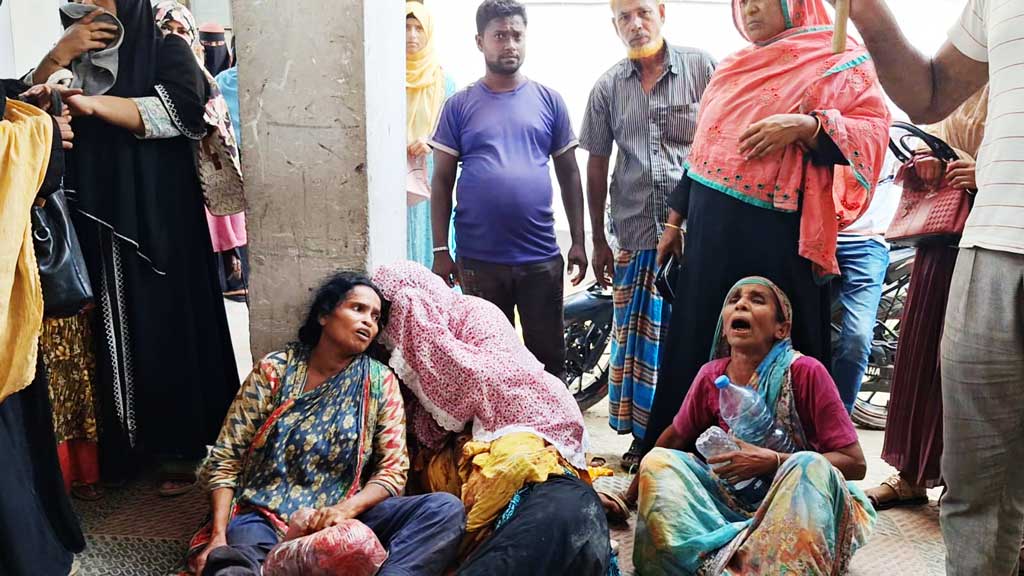 চোর বলা নিয়ে দুই বংশের সংঘর্ষে যুবককে কুপিয়ে হত্যা