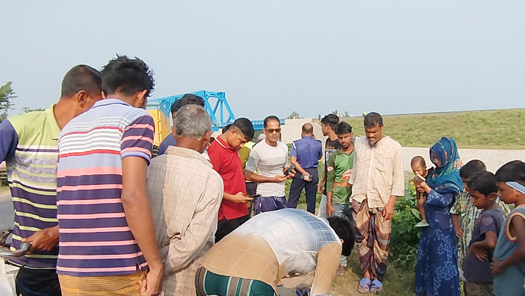 নড়াইলে গরু চোর সন্দেহে ৩ জনকে পিটিয়ে হত্যা