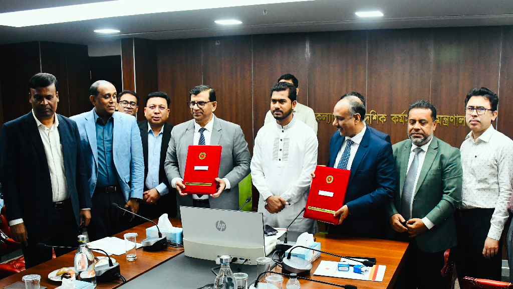 প্রবাসীদের টাকা ও জীবনের সুরক্ষার জন্যই চালু হচ্ছে ‘প্রবাসী কার্ড’: নুরুল হক