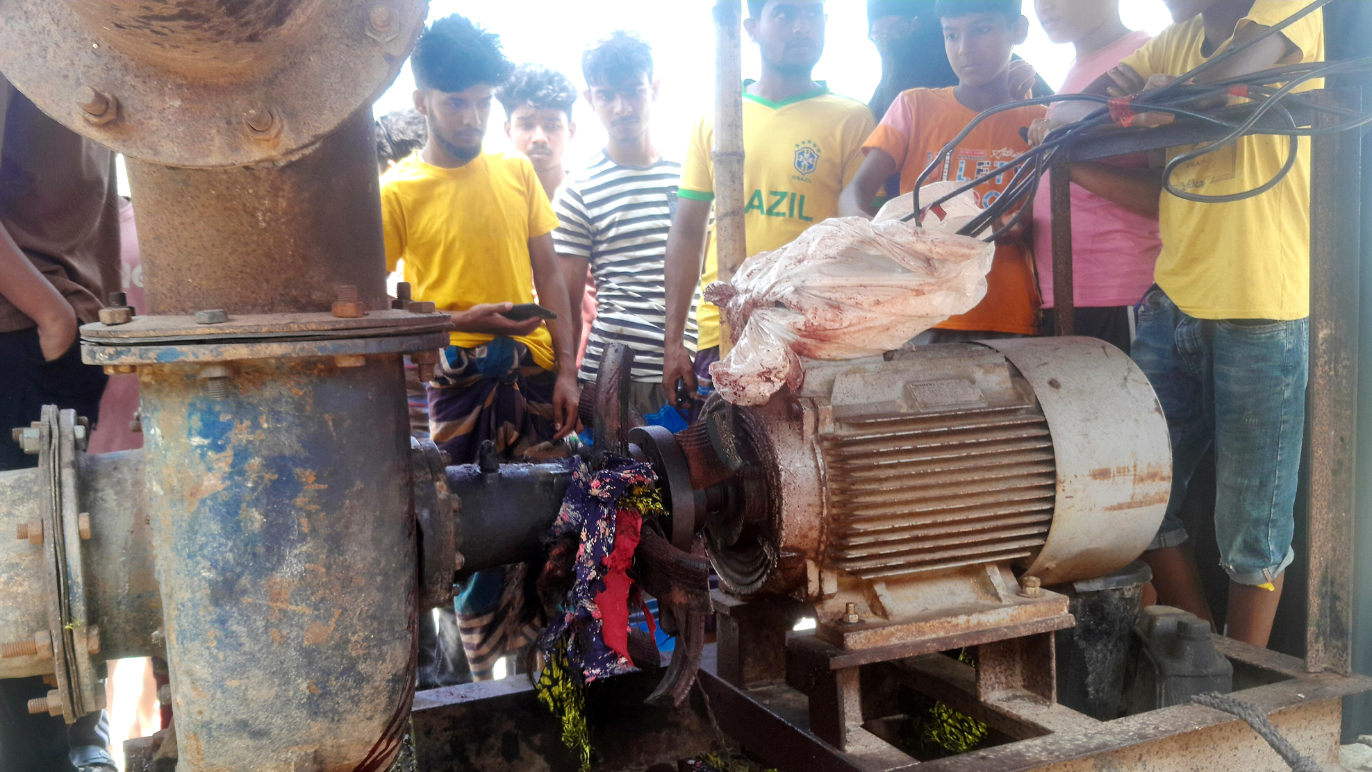 বিদ্যুৎ-চালিত সেচপাম্পের মোটরে কাপড় পেঁচিয়ে নারীর মৃত্যু