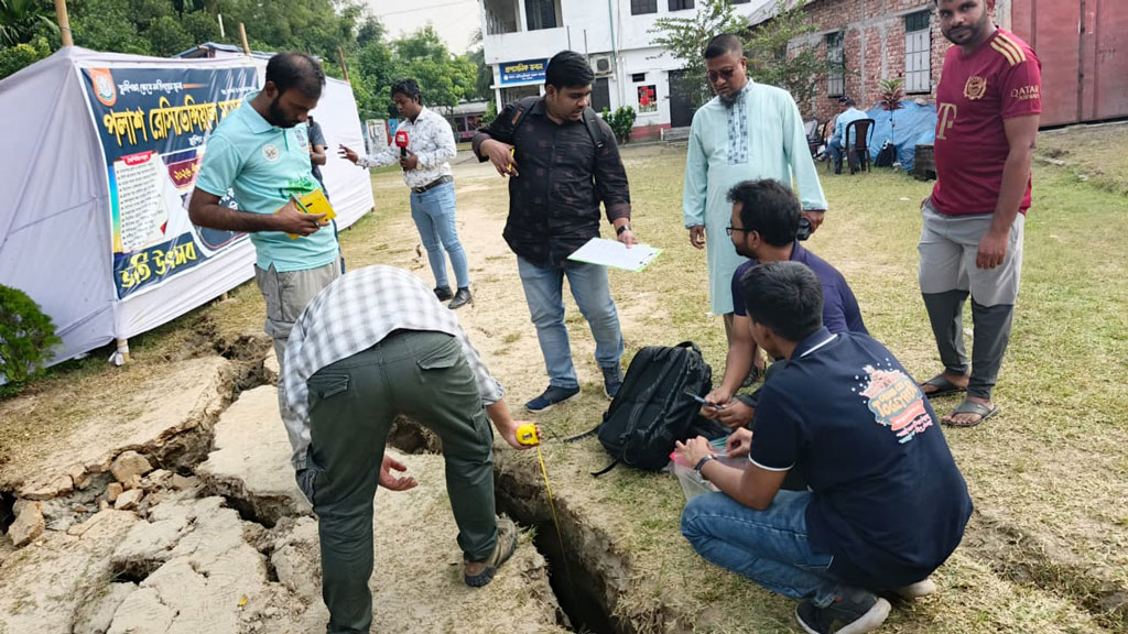 নরসিংদীতে ভূমিকম্প: শিশুদের ভয় কাটেনি এখনো, দেওয়া হচ্ছে কাউন্সেলিং