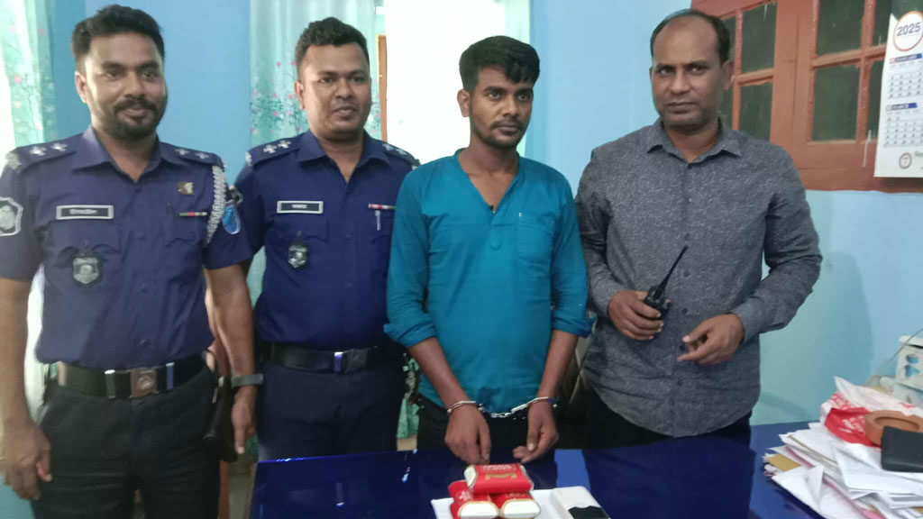 নরসিংদীতে জুলাই গণ-অভ্যুত্থানে জেলপলাতক একাধিক মামলার আসামি গ্রেপ্তার