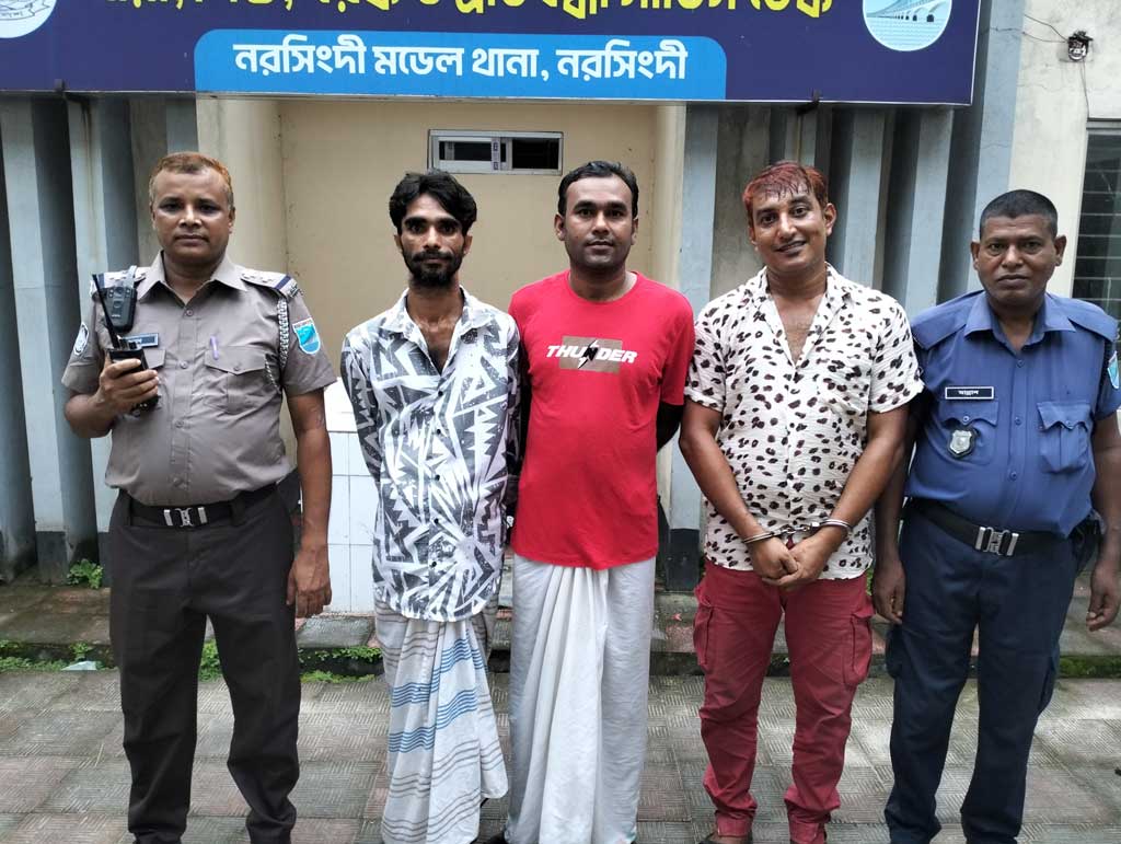 চাঁদা না পেয়ে নির্মাণকাজে বাধা, স্বেচ্ছাসেবক লীগ সভাপতিসহ গ্রেপ্তার ৩