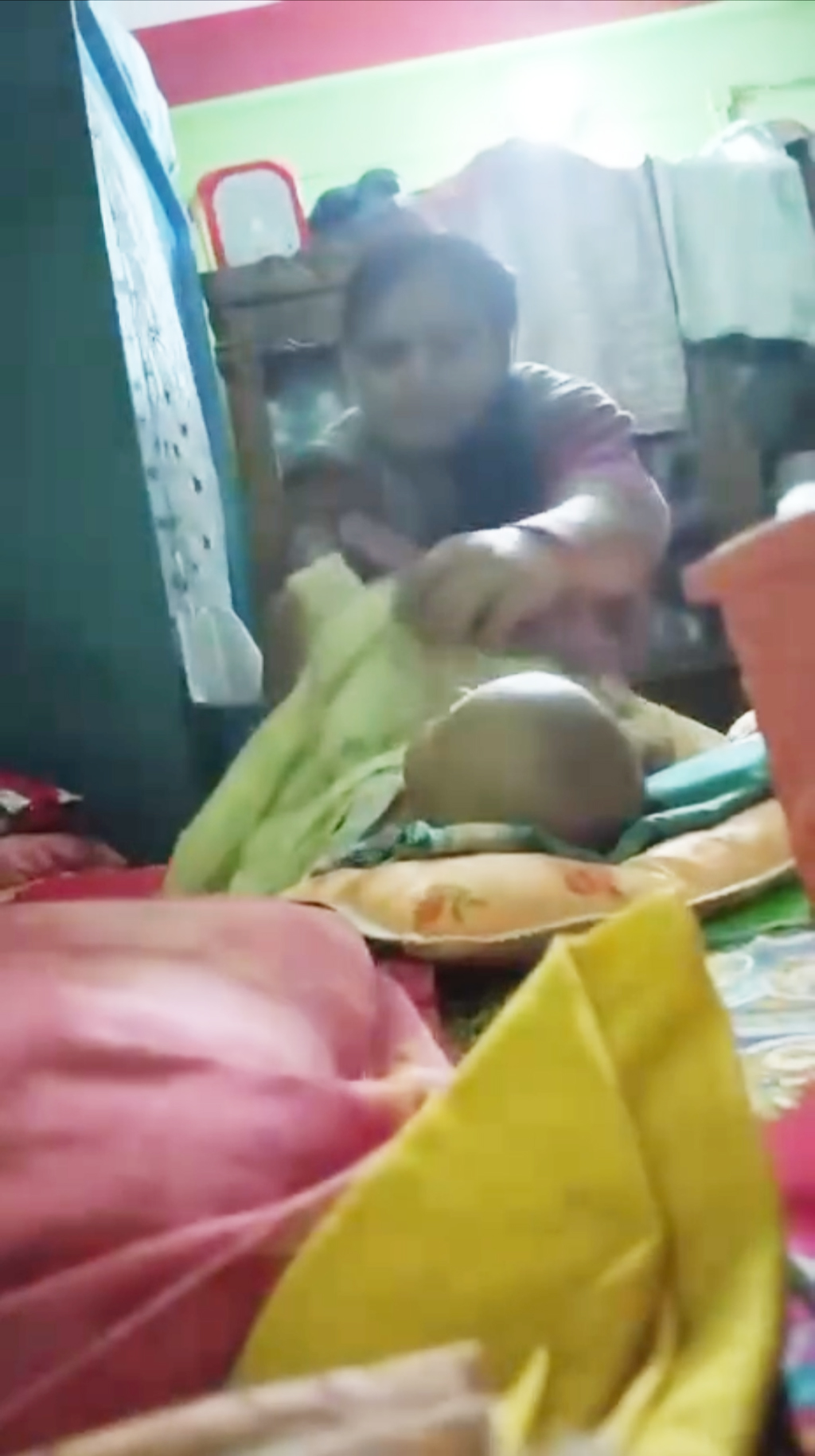 নরসিংদীতে ৩ মাসের শিশুর পা মোচড় দেওয়ার ঘটনায় পুলিশি হেফাজতে ২, অভিযুক্ত চাচি পলাতক