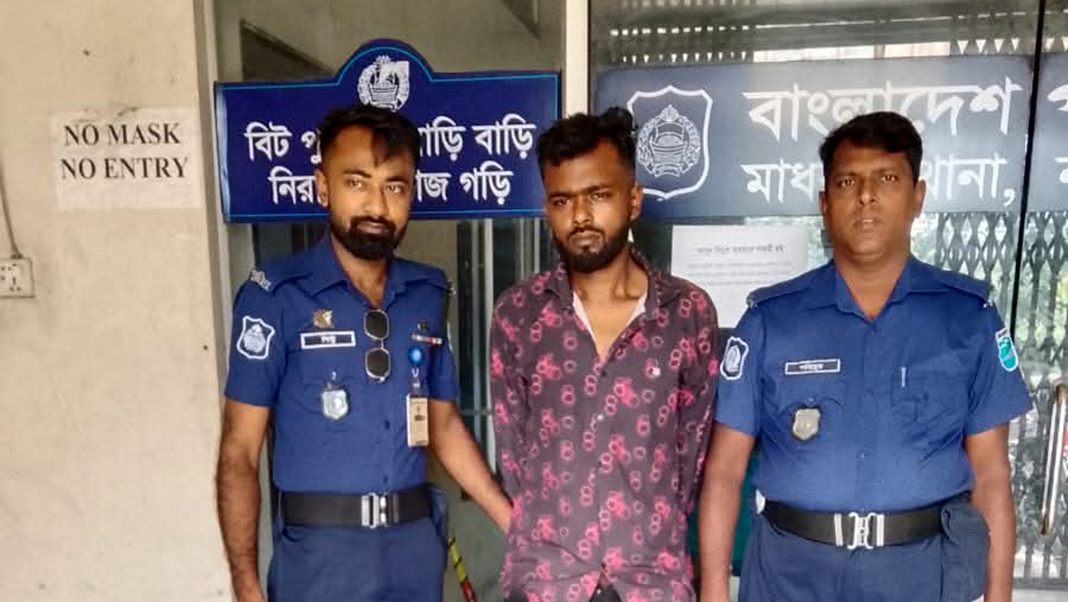 নরসিংদীতে বিষপানে মা-মেয়ের মৃত্যু, হাসপাতালে ছেলে