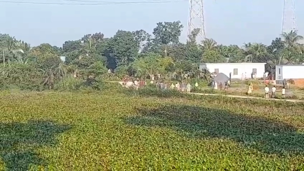 নরসিংদীতে মাইকে ঘোষণা দিয়ে ফের দুই পক্ষের টেঁটাযুদ্ধ, আহত ১৫