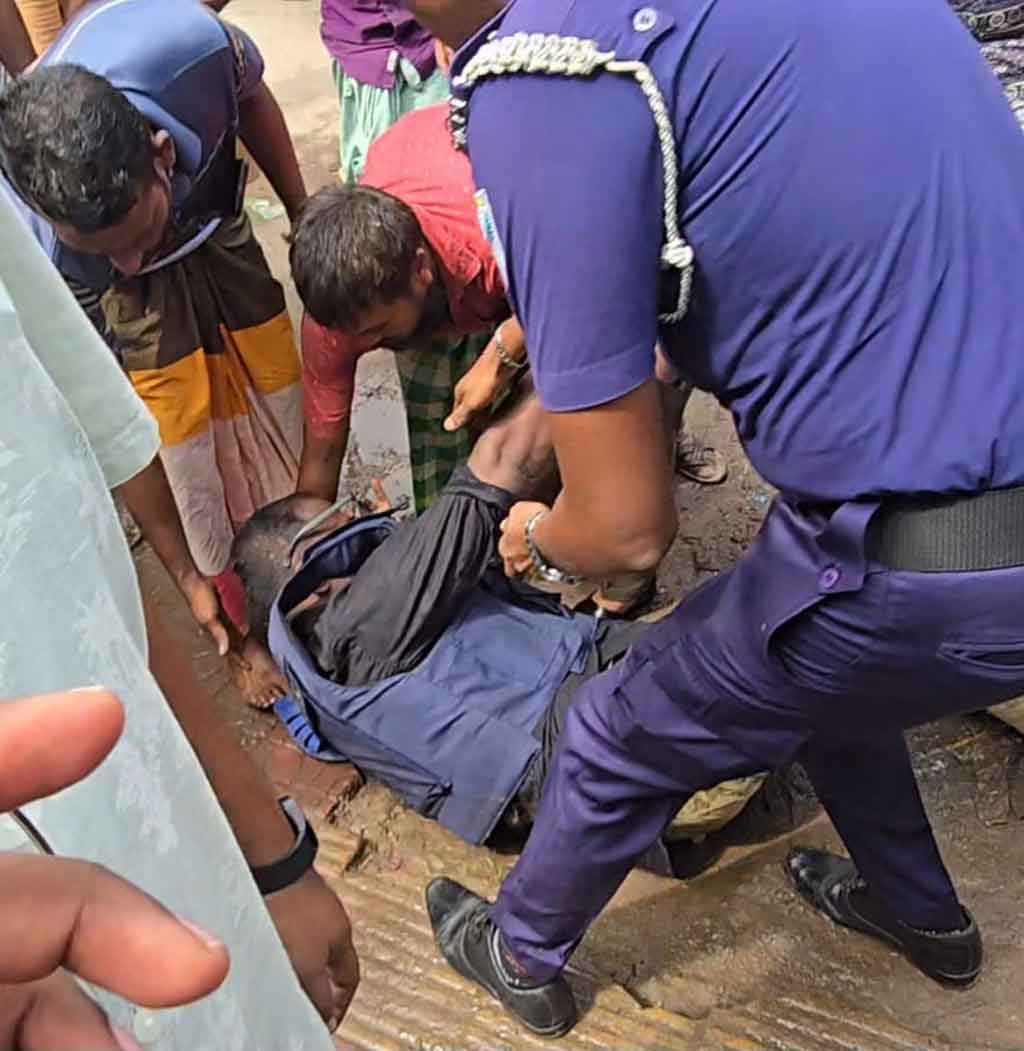 ‘চাঁদা তোলার সময়’ আটক ব্যক্তিদের ছিনিয়ে নিতে পুলিশের ওপর হামলা