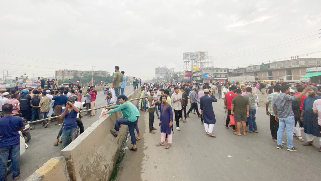 গোপালগঞ্জে হামলা: ঢাকা-চট্টগ্রাম মহাসড়ক অবরোধ এনসিপির
