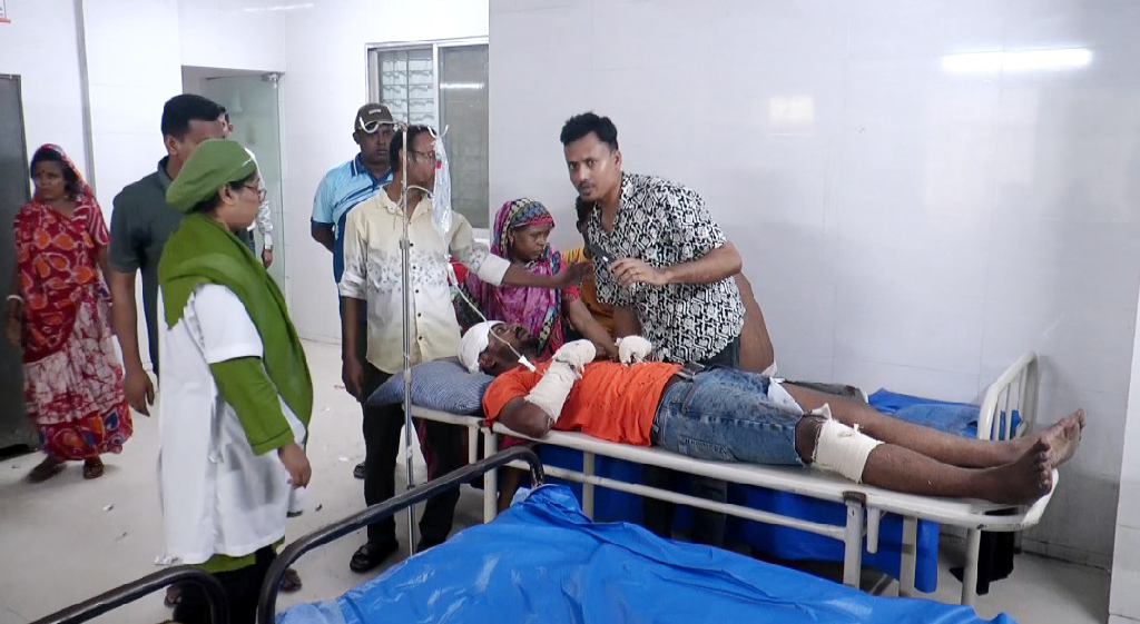 নারায়ণগঞ্জে র‍্যাবের অভিযানে হামলা, ৩ র‍্যাব সদস্যকে কুপিয়ে আহত