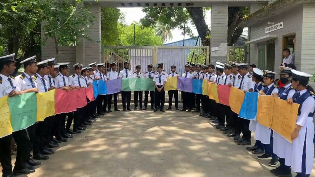 নারায়ণগঞ্জে মেরিন টেকনোলজির শিক্ষার্থীদের শাটডাউন চলছেই