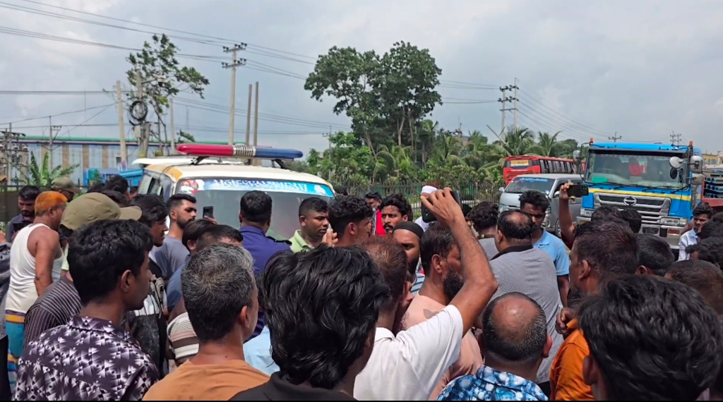 সোনারগাঁয়ে চাঁদা না দেওয়ায় অটোচালককে পিটিয়ে হত্যা, মহাসড়ক অবরোধ