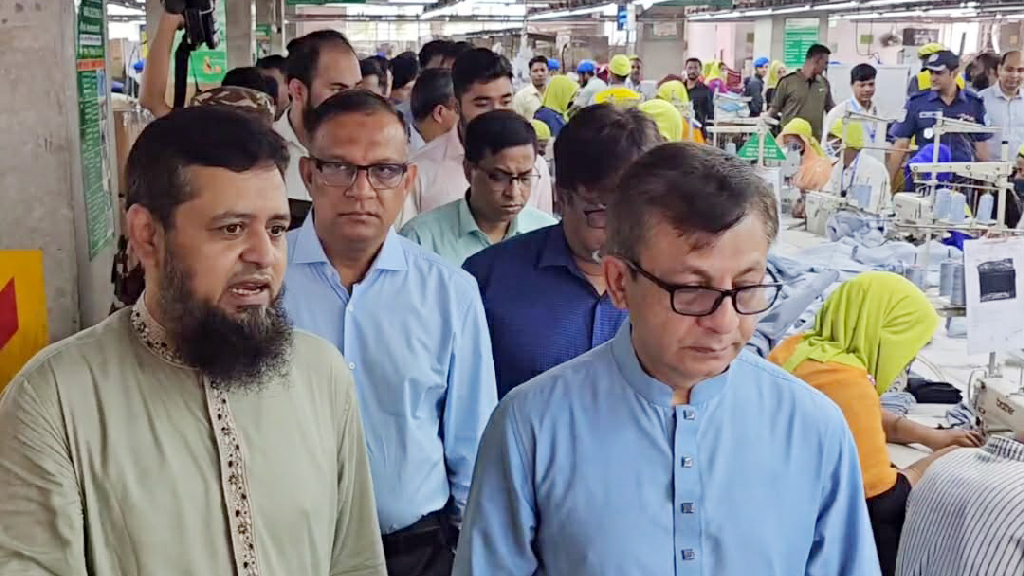 নারায়ণগঞ্জের টেক্সটাইল শিল্পপল্লি পরিদর্শনে বস্ত্র ও পাটমন্ত্রী