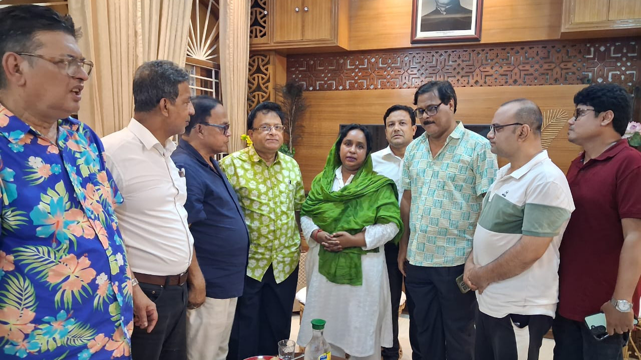 বাড়িতে ফিরে সরকার ও বিচার বিভাগকে ধন্যবাদ জানালেন আইভী