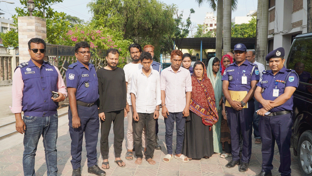 ড্রামের ভেতর লাশ: অনৈতিক সম্পর্ক ও গচ্ছিত টাকার বিরোধে খুন, স্ত্রীসহ গ্রেপ্তার ৭