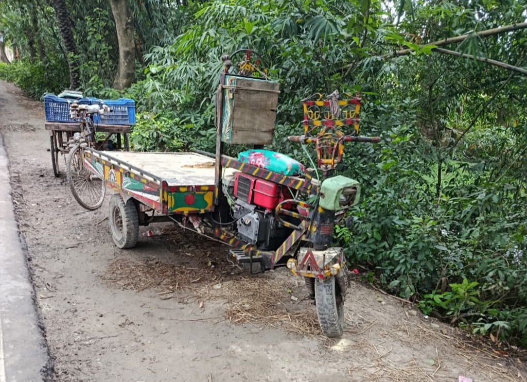 রাজৈরে বাসের ধাক্কায় নসিমন উল্টে চালক নিহত