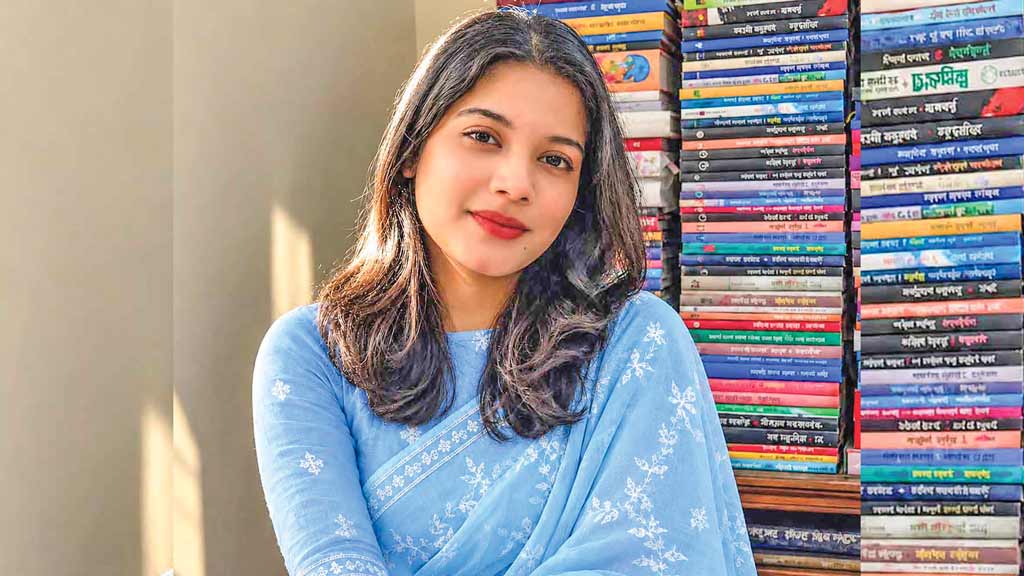 অনলাইনে বইয়ের গল্পে মুগ্ধতা ছড়াচ্ছেন নিশাত