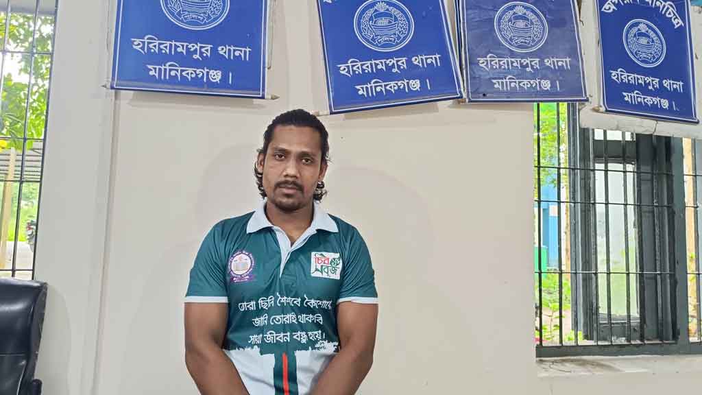 বিএনপি নেতার বাড়ি ভাঙচুরের মামলায় হরিরামপুরে ছাত্রলীগ নেতা গ্রেপ্তার