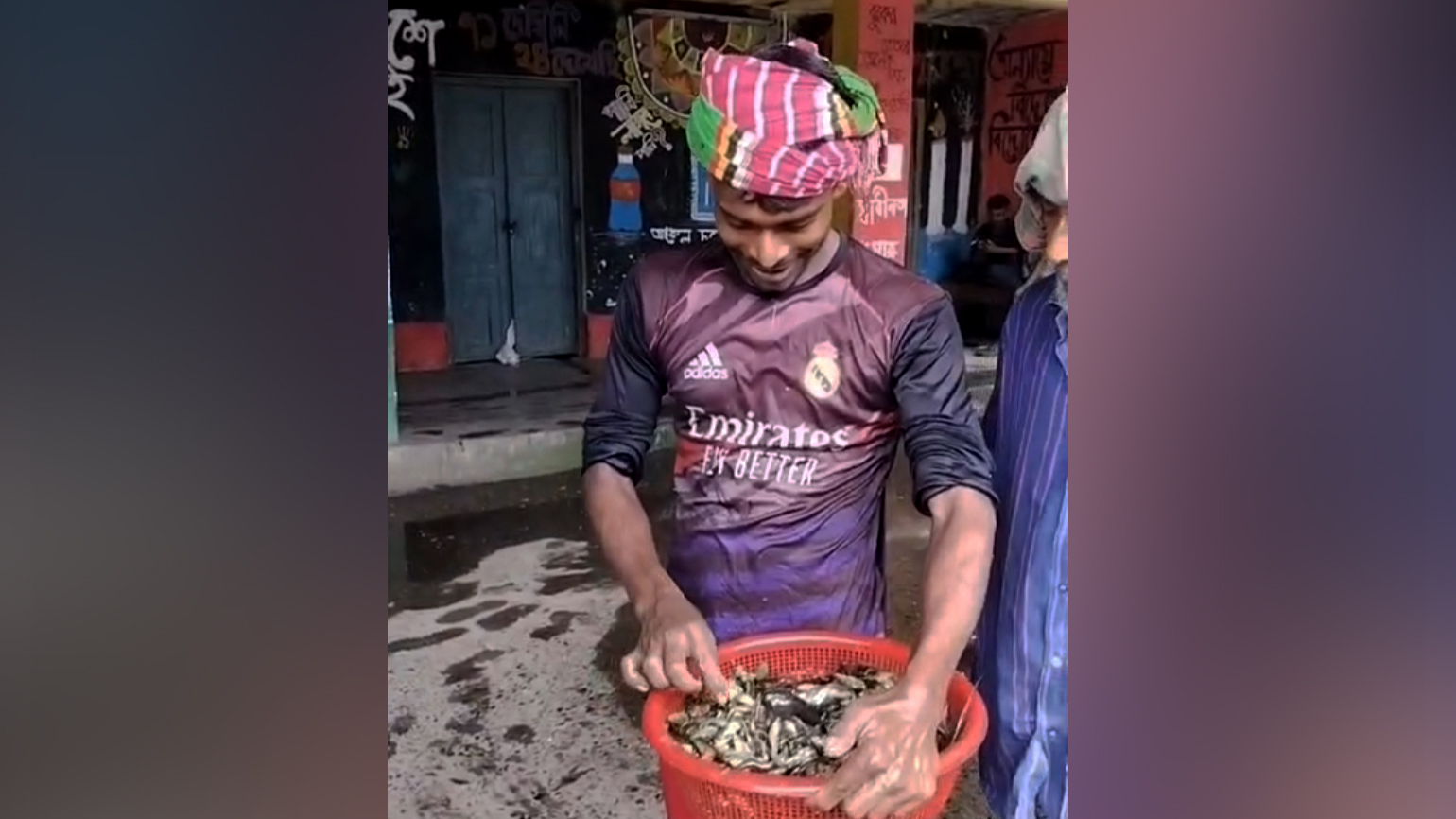 বারনই নদে হঠাৎ মরে ভেসে উঠছে মাছ, কারণ নিয়ে রহস্য