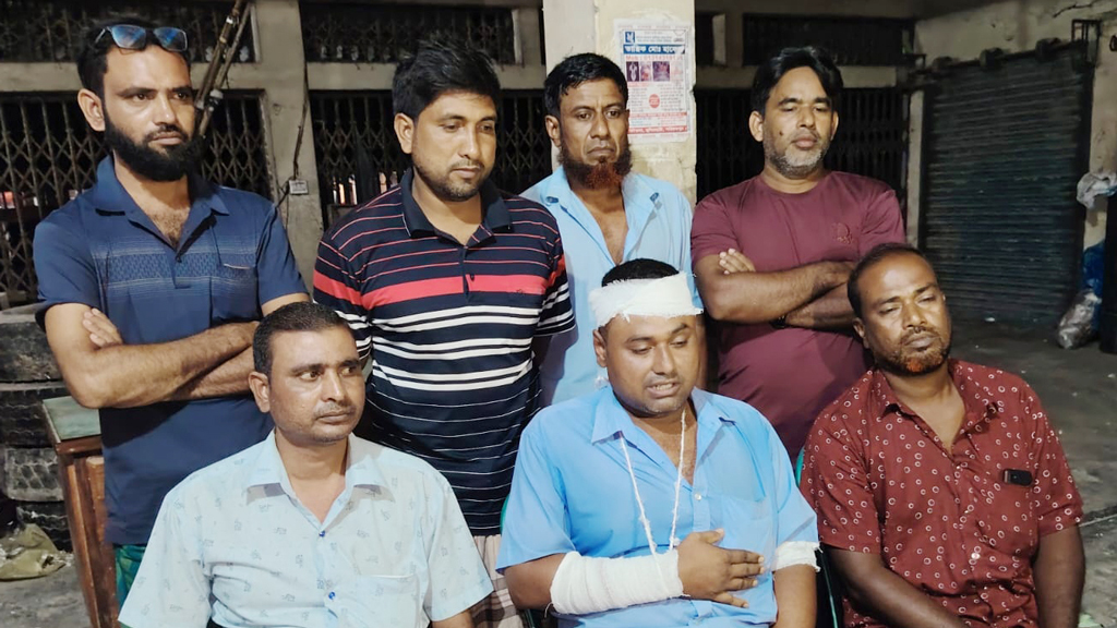 বড়াইগ্রামে ছাত্রদল নেতার বিরুদ্ধে মারধর করে টাকা ছিনতাইয়ের অভিযোগ