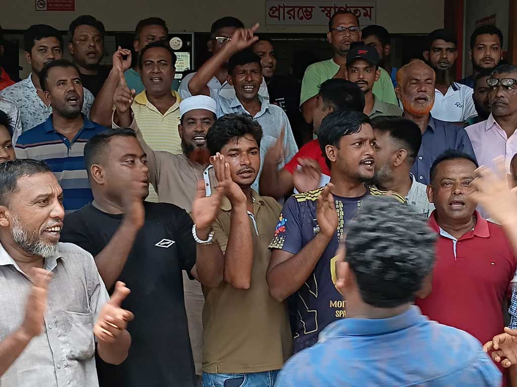 বিএনপি-ছাত্রদলের ইউএনও কার্যালয় ঘেরাও, সাংবাদিকদের ওপর হামলার অভিযোগ