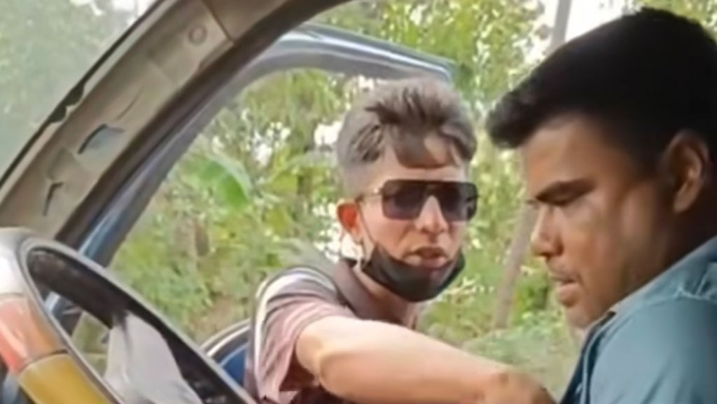 পুলিশ পরিচয়ে নাটোরে পানচাষির পৌনে ২ লাখ টাকা ছিনতাই