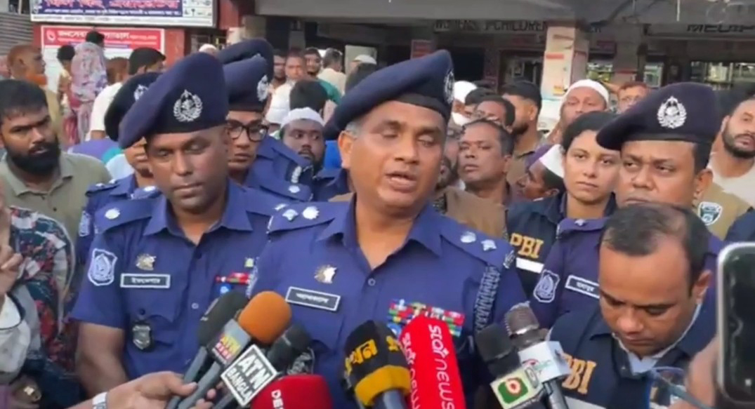 বোরকা পরে চিকিৎসকের কক্ষে ঢুকে খাটের নিচে লুকিয়ে থাকেন আসাদুল: পুলিশ
